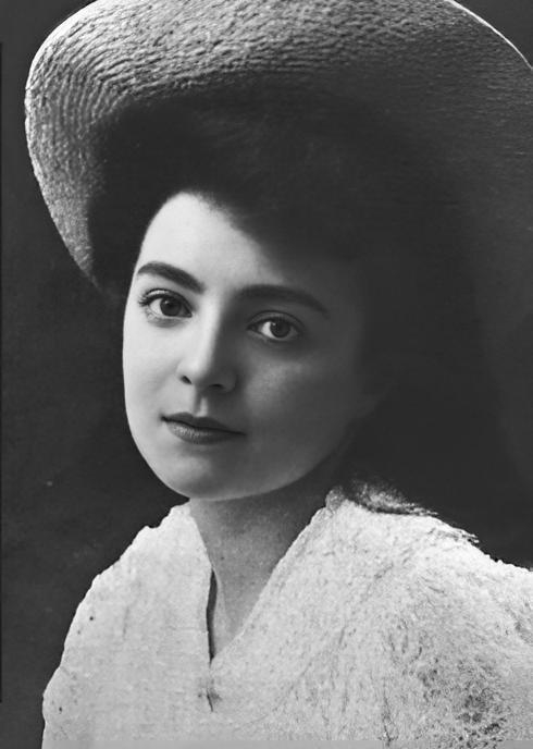 Nelly Sachs, 1910